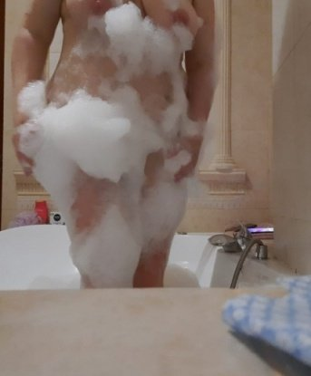 Я опытная и знаю, как доставить удовольствие каждой клеточке твоего тела. Позволь мне погрузиться в мир сексуального блаженства и наслаждения. У меня есть множество возможностей для твоего удовольствия, и я готова воплотить все твои самые сокровенные желания. Со мной ты забудешь о проблемах и уйдешь в мир наслаждения и страсти. Я живу в Москве и готова встретиться с тобой в любую точку этого прекрасного города. У меня есть отличные отзывы от моих клиентов, которые говорят о моей профессиональности и умении удовлетворять. Раскрой секреты своей сексуальности со мной и переживи настоящий взрыв страсти. 🌹💋✨ 9540, 43 года